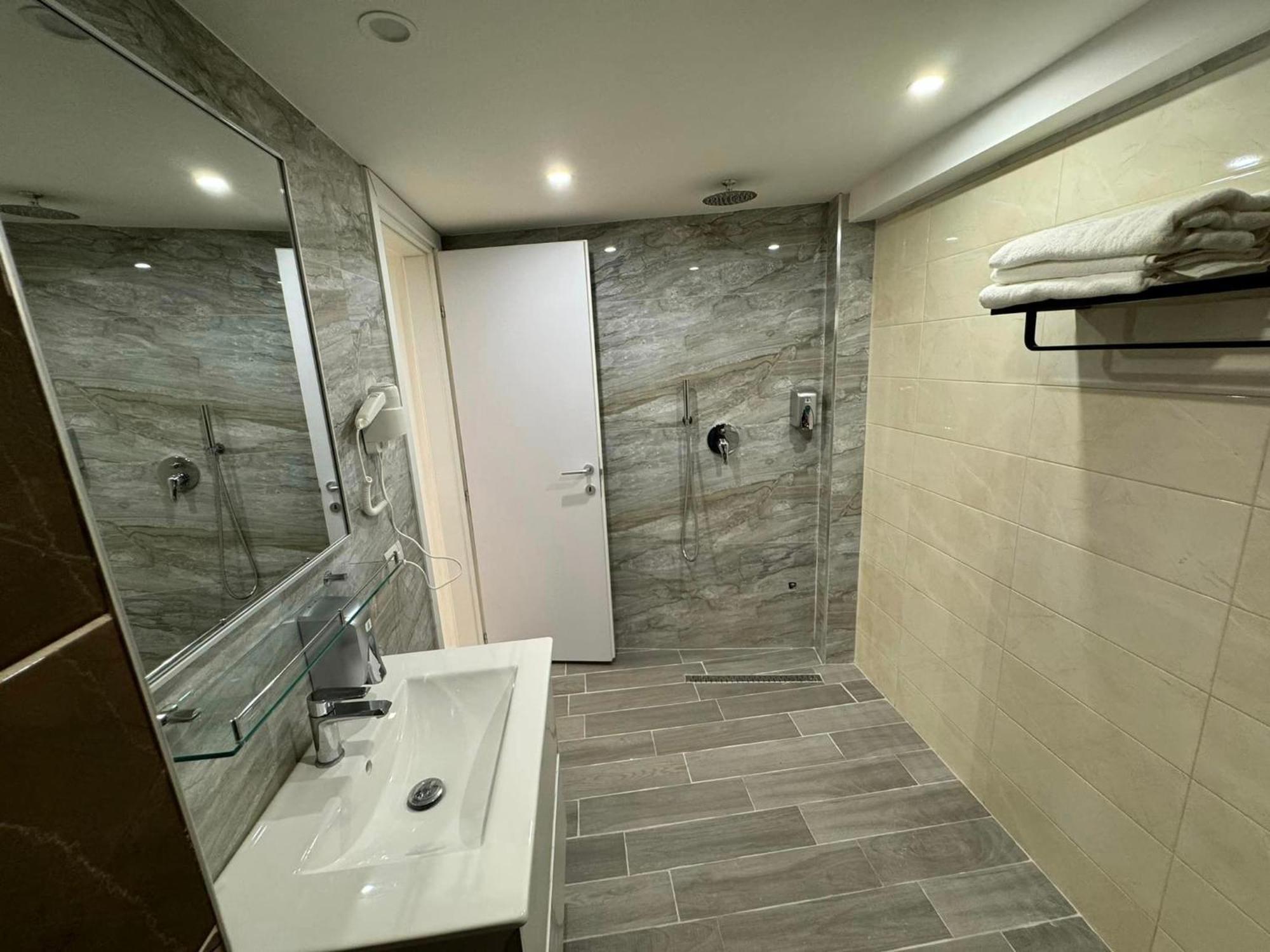 Park Tirana Hotel 3*