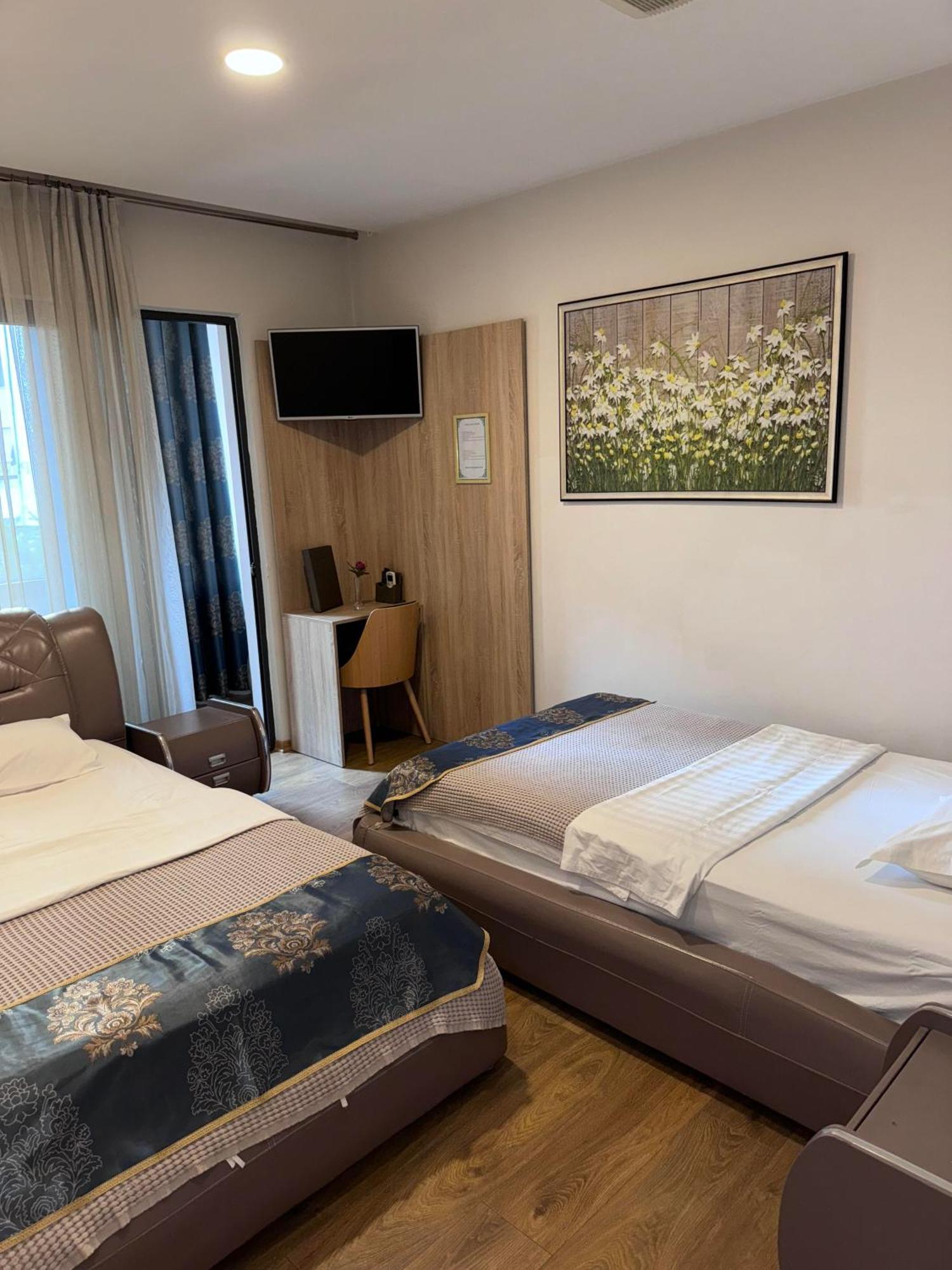 Park Tirana Hotel 3*