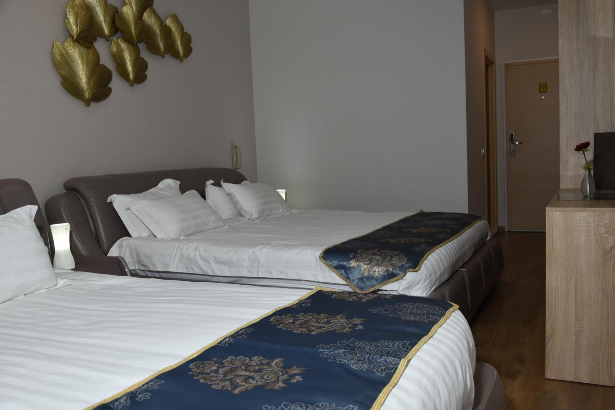 Park Tirana Hotel 3*