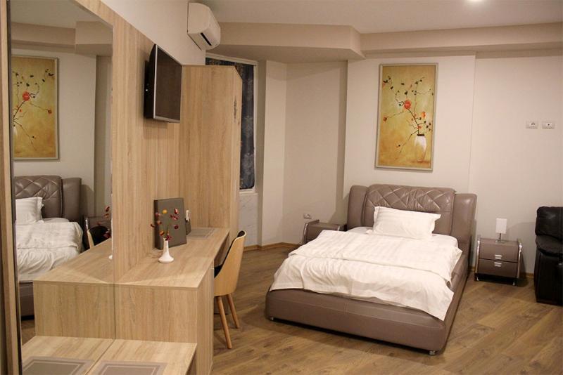 Hotel Park Tirana 3*